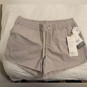 Vuori Women's Shorts in Light tan